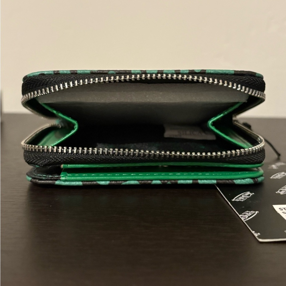Von Dutch Green Cheetah Zip Wallet - Picture 4 of 4